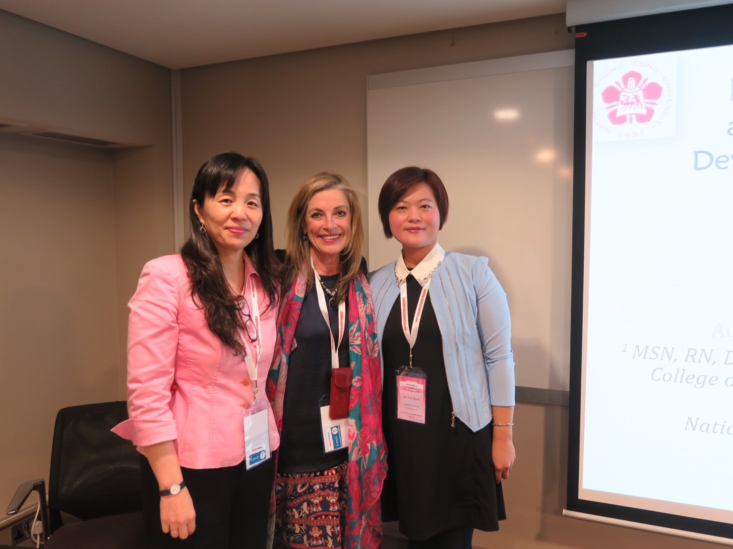 护理组谢佩伦参加6th world nursing and healthcare conference,荣获